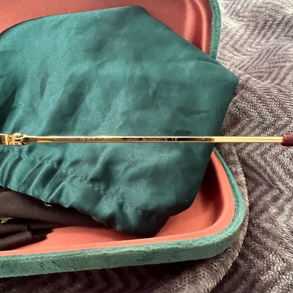 D&G Unisex Sunglasses ( like super new) - Picture 3 of 3